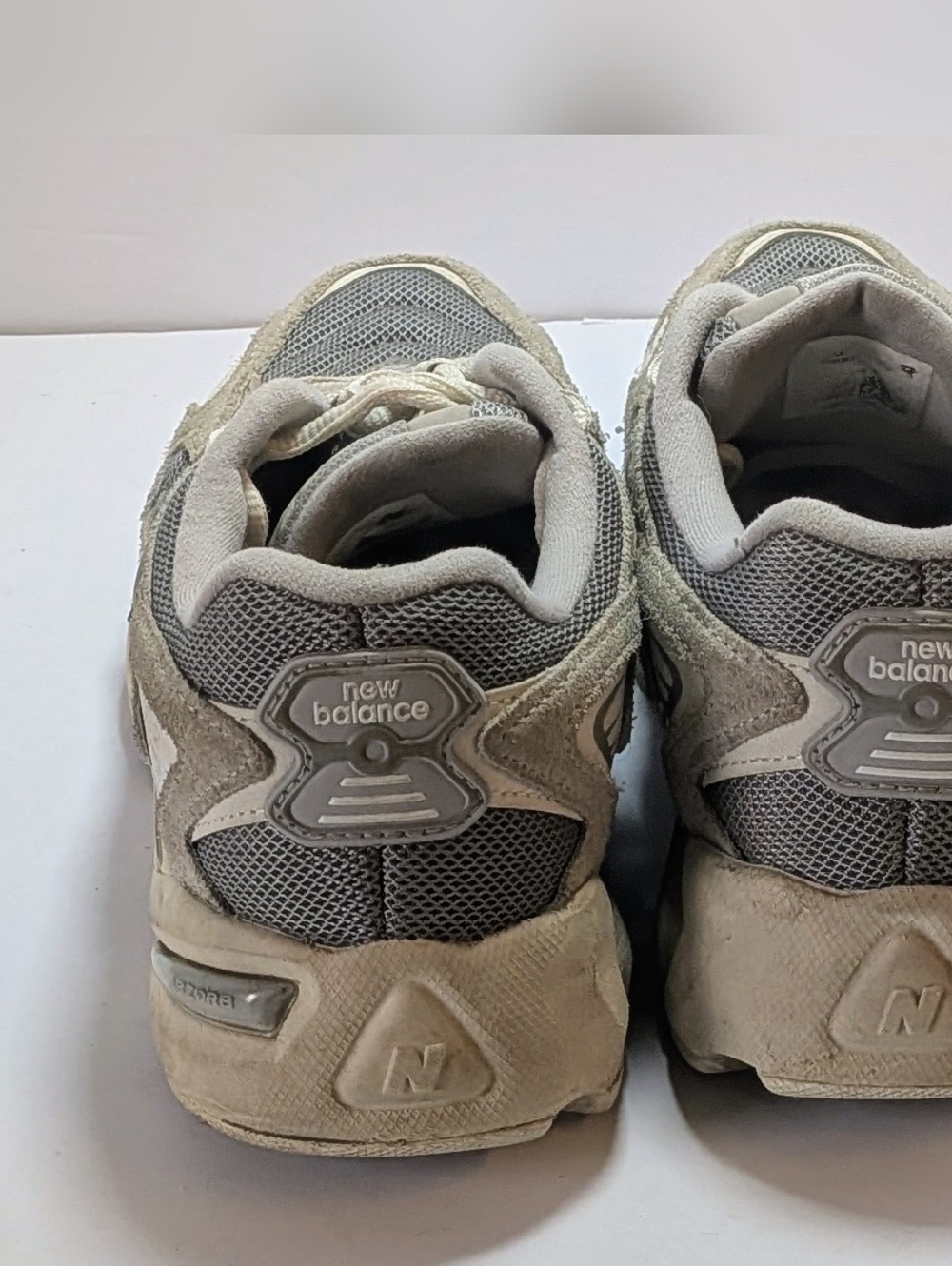 New Balance 725 Sneakers Beige Grey Women’s 9 / Men’s 7.5 Running Shoes - Picture 4 of 6